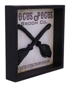 Hocus Pocus Hexenbesen Wandbild 20cm -Halloween Kostüm Geschäft hocus pocus hexenbesen wandbild hocus pocus witch broom wall art halloween dekoration 51063 03