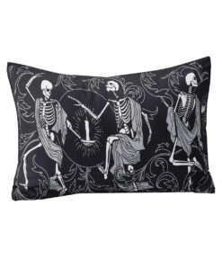 KILLSTAR Danse Macabre Bettwäsche Set 140 X 200 Cm -Halloween Kostüm Geschäft killstar danse macabre bettwaesche set 140x200 killstar bettbezuege killstar wohnaccessoires killstar wohndekor gothic bettwaesche 54805 2